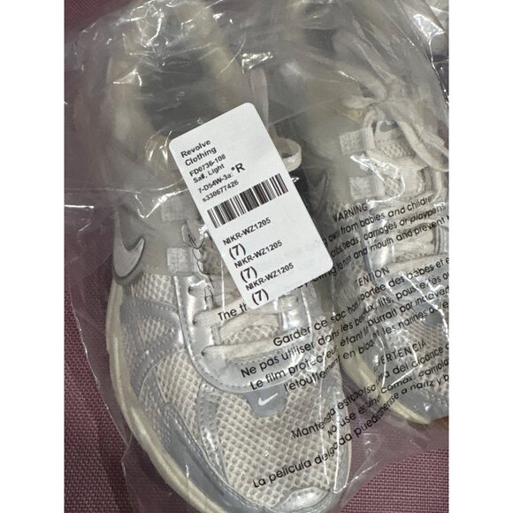 Nike V2k Run Sneakers in Sail Light Khaki & Light Smoke Grey 7 Womens Athletic S - Picture 13 of 16